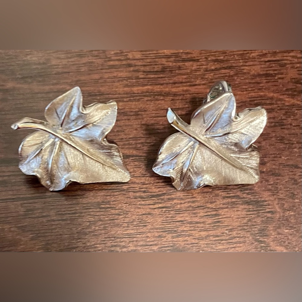 Silver tone clip on earrings that look like leaves